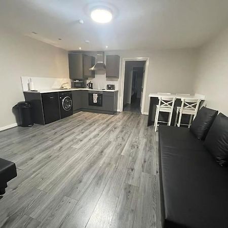 Hosted By Ryan - 2 Bedroom Apartment Ливърпул Екстериор снимка